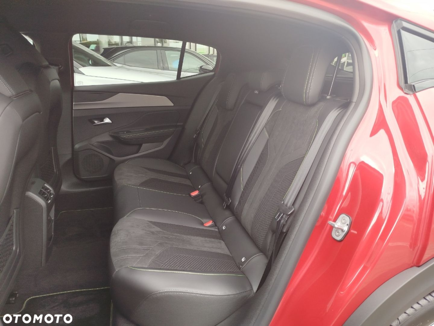 Peugeot 408 - 15