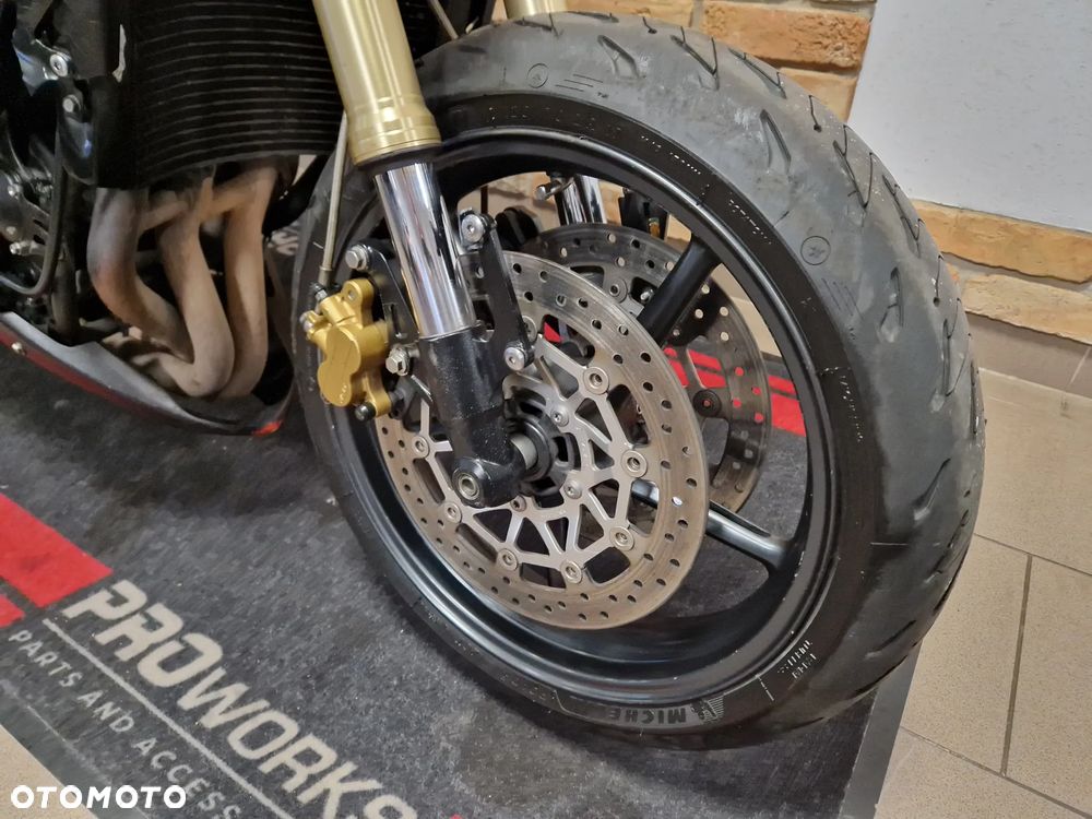 Triumph Street Triple - 25