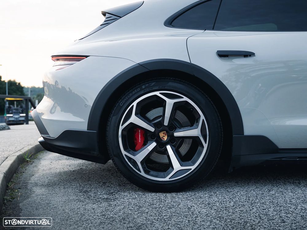 Porsche Taycan Cross Turismo 4S - 33