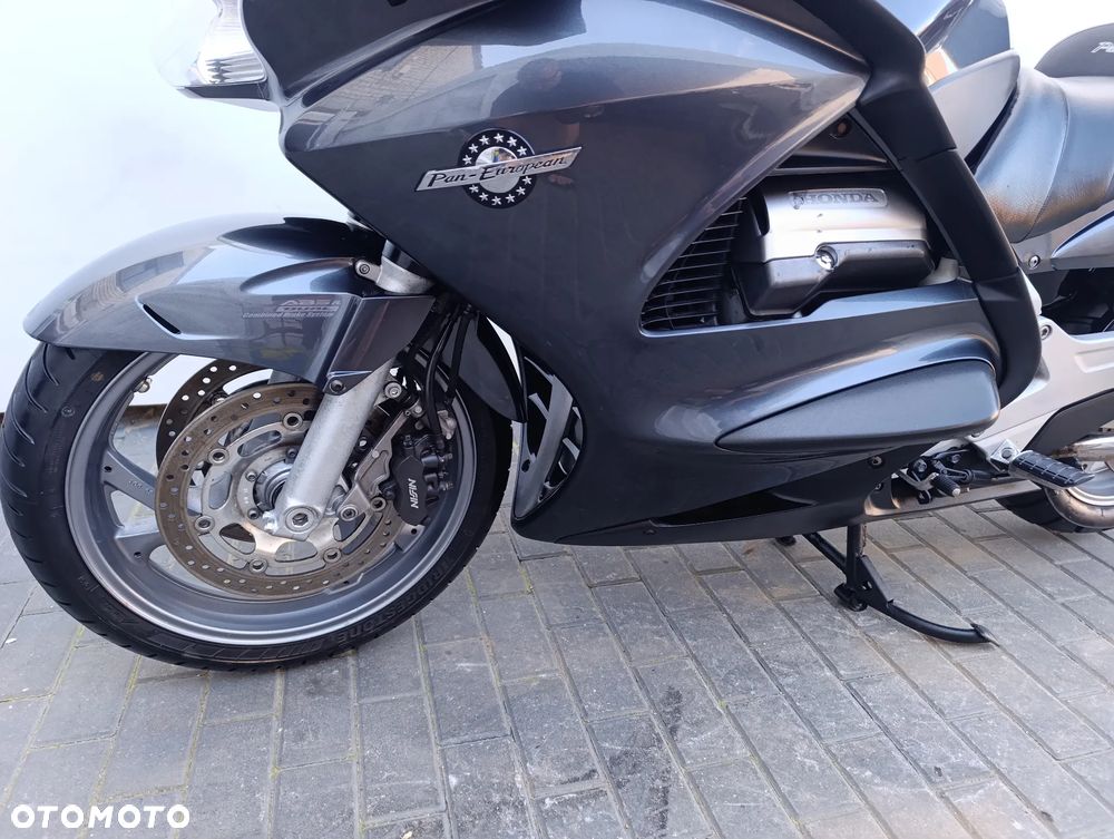 Honda ST - 9