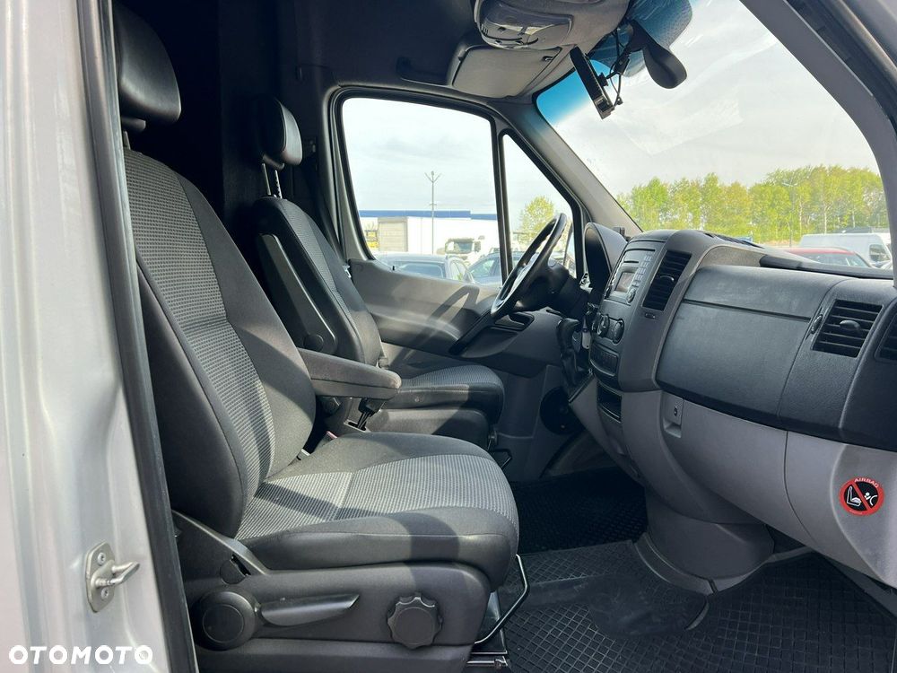 Mercedes-Benz Sprinter - 14