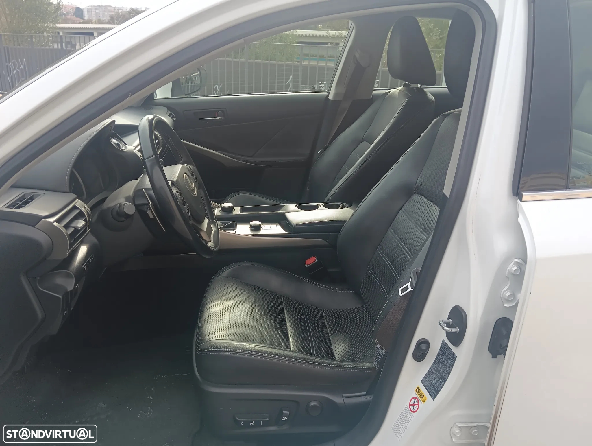 Lexus IS 300H Executive+ - 4