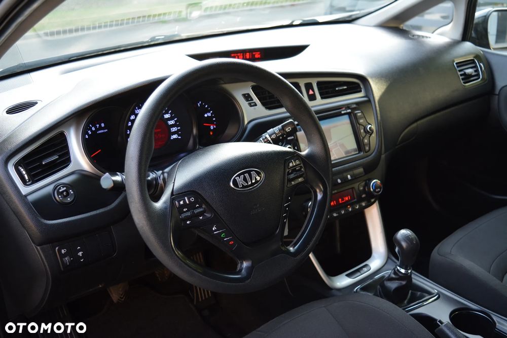 Kia Ceed 1.4 CVVT Dream Team Edition - 6