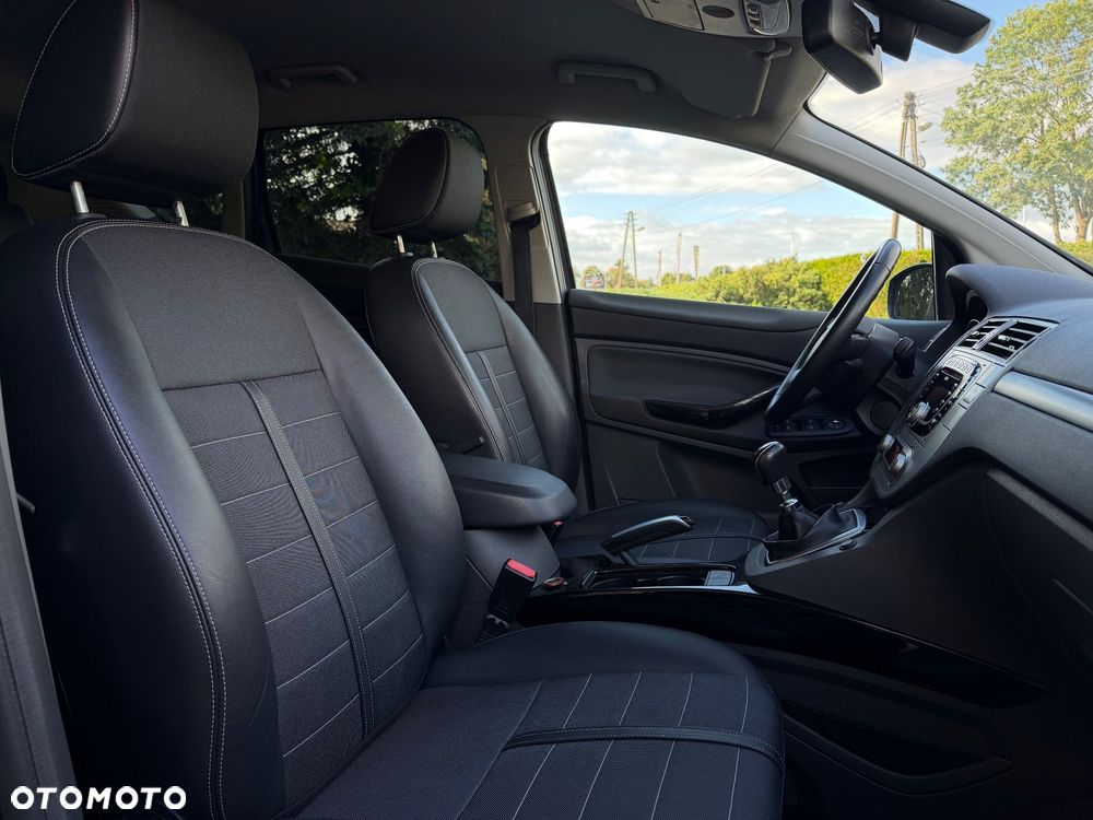 Ford Kuga 2.0 TDCi 2x4 Titanium - 30