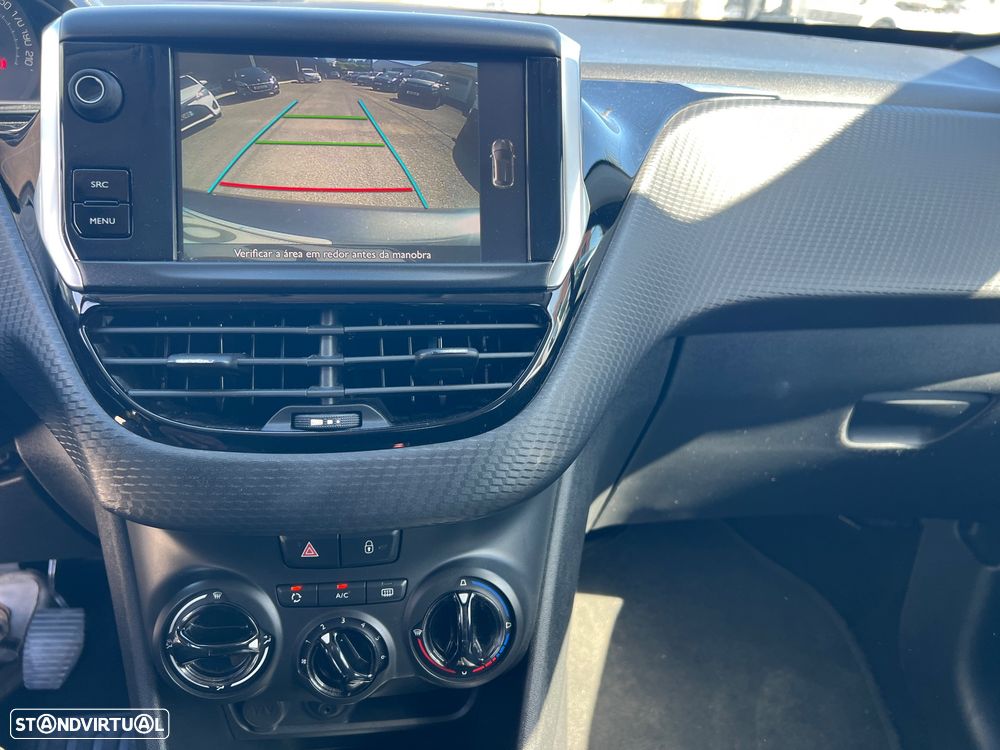 Peugeot 208 1.2 PureTech Style - 24
