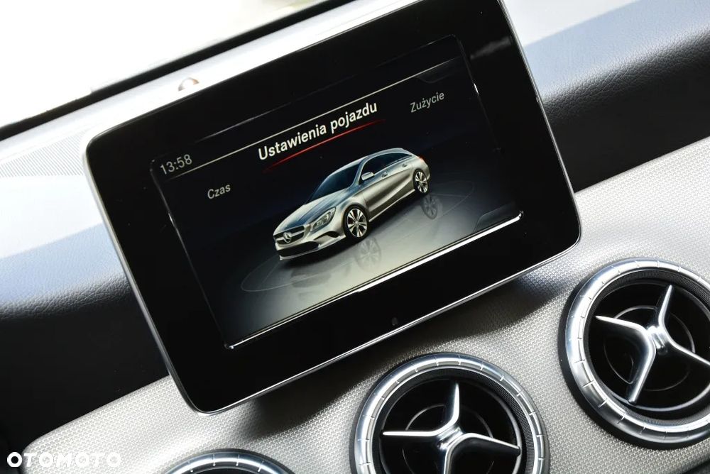 Mercedes-Benz CLA 200 Urban - 13