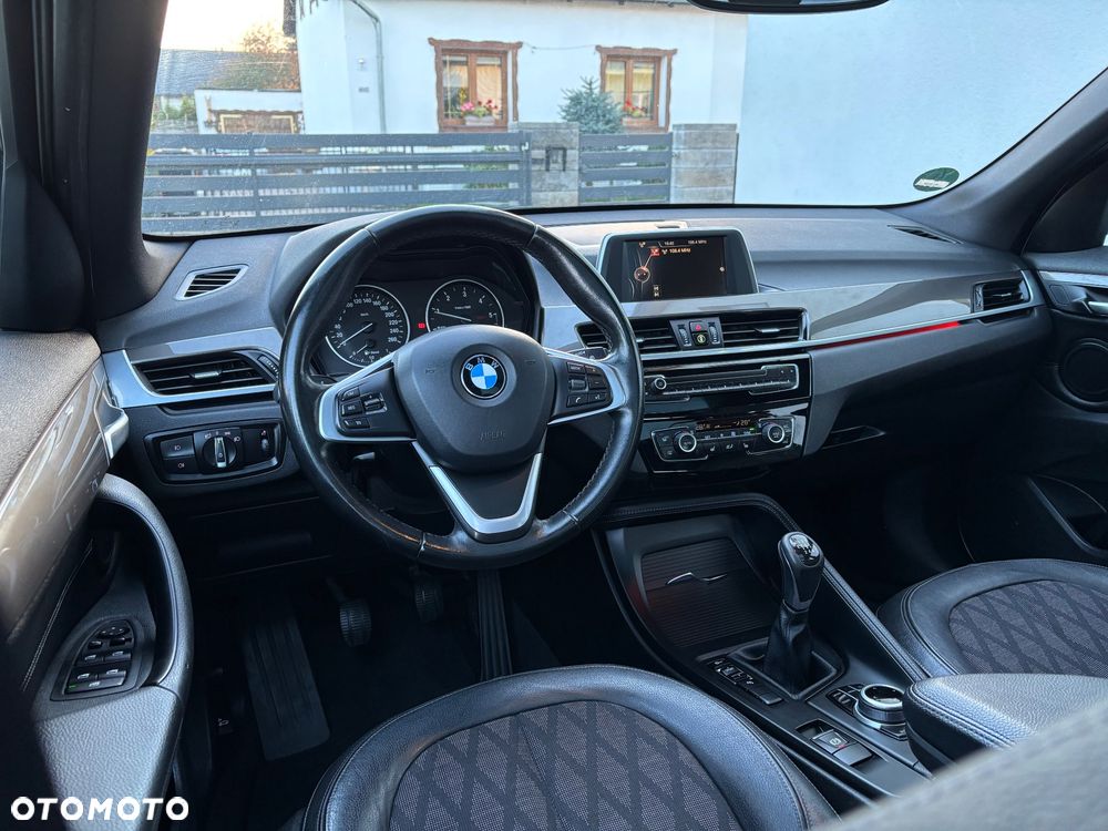 BMW X1 sDrive18d xLine - 36