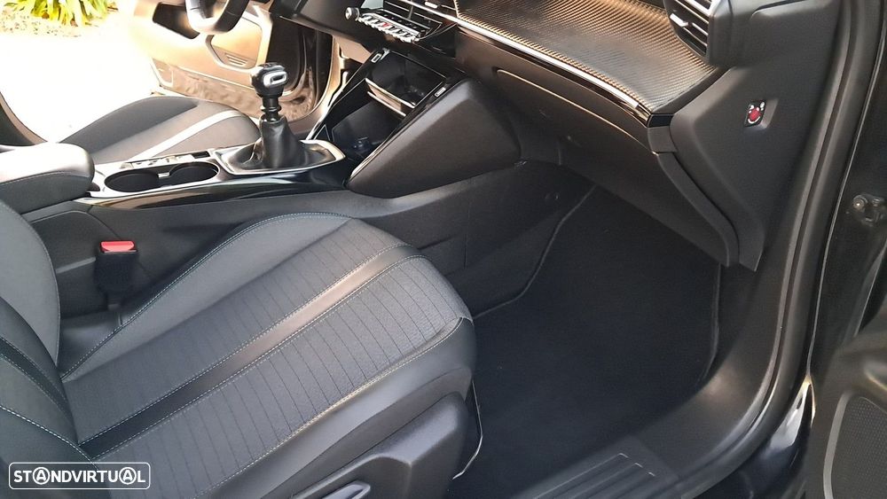 Peugeot 2008 1.2 PureTech Allure Pack - 31