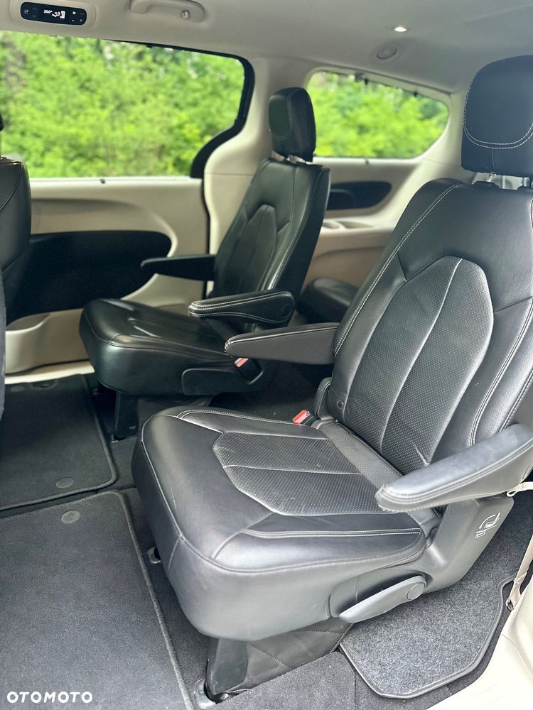 Chrysler Pacifica - 3