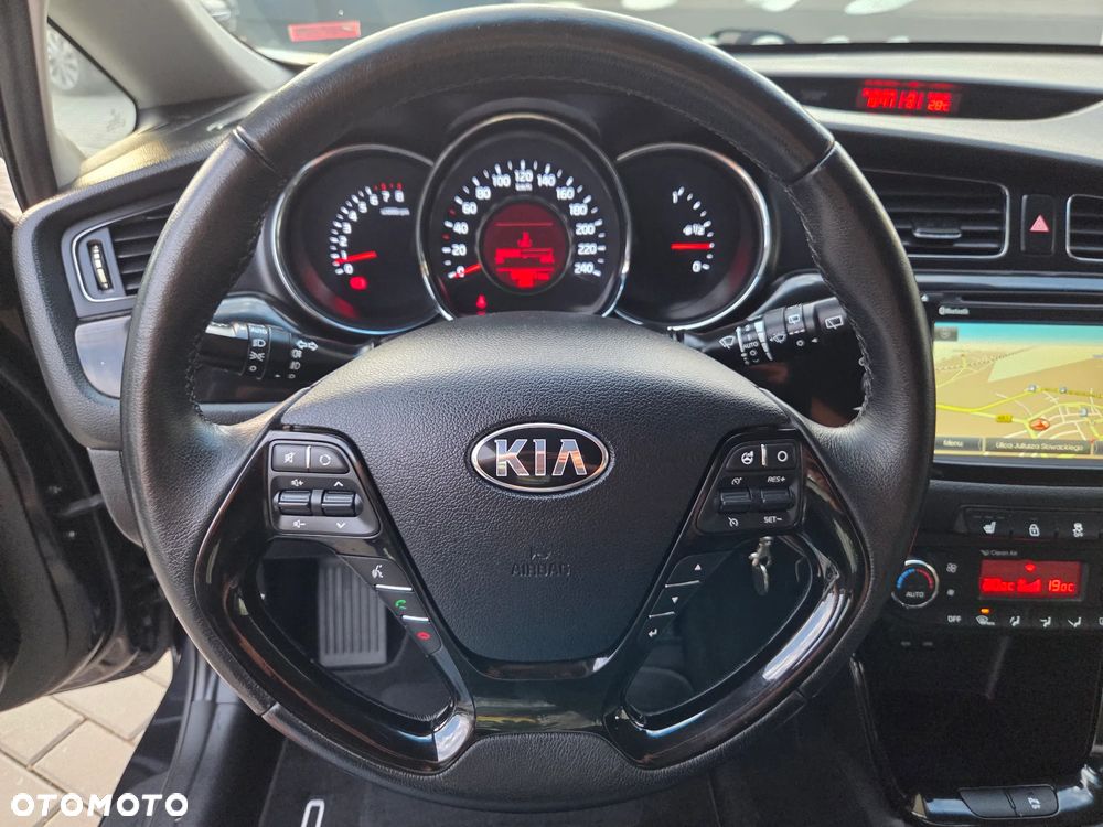 Kia Ceed 1.6 GDI Dream Team Edition - 18