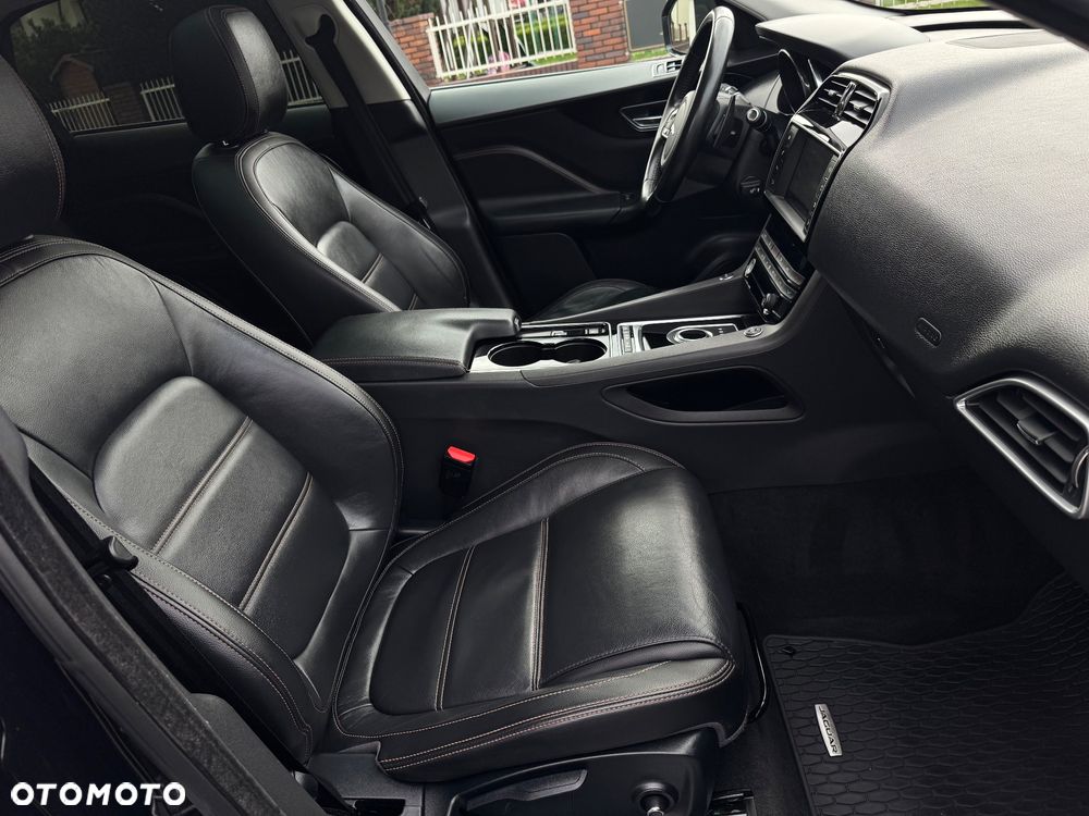 Jaguar F-Pace 20d AWD R-Sport - 19