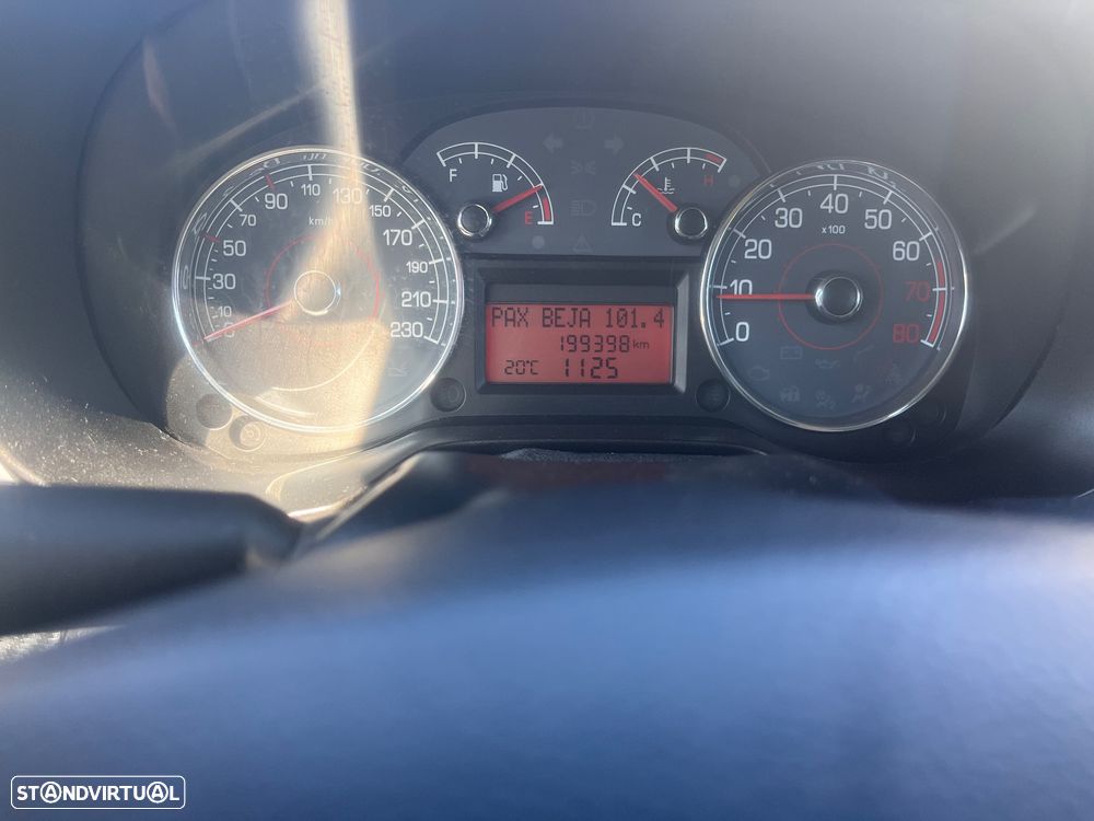 Fiat Grande Punto ver-1-2-redbull-blue-elements - 7