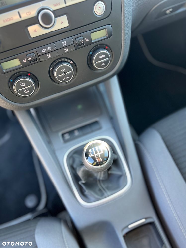 Volkswagen Jetta 2.0 TDI DPF Trendline - 28