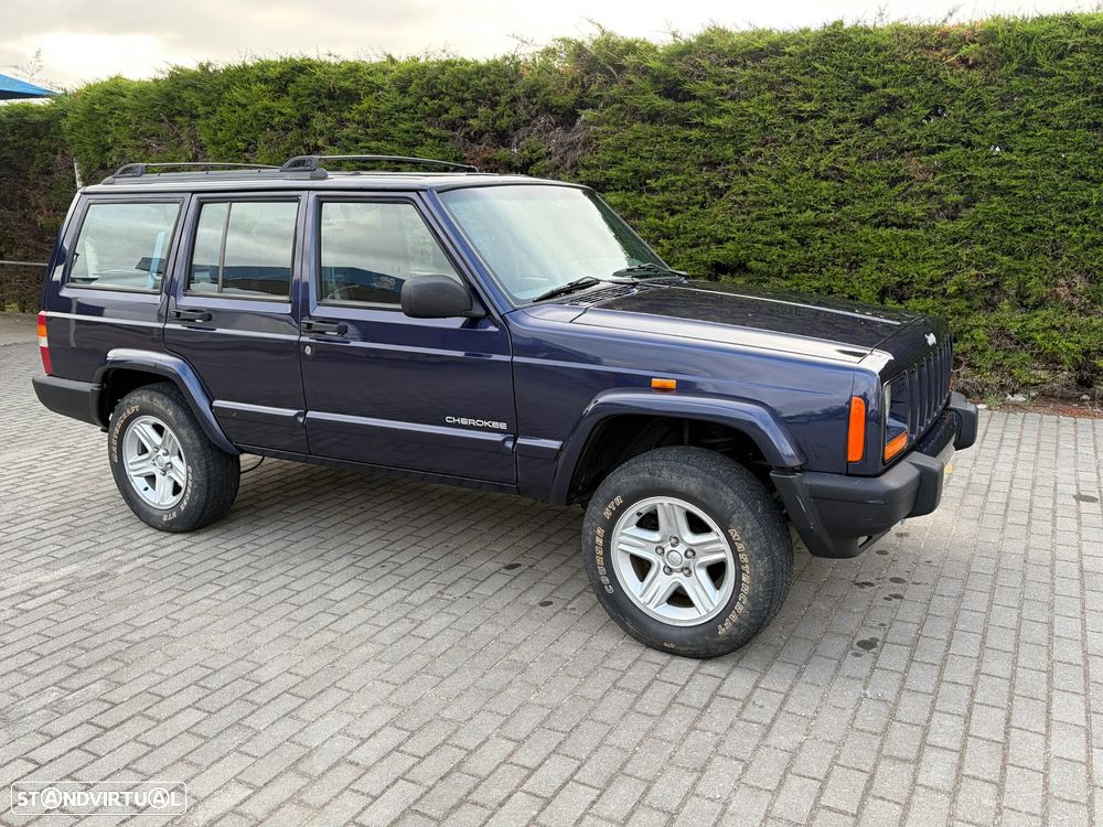 Jeep Cherokee 2.5 TD Sport Oficial - 2