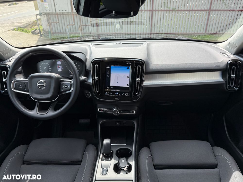 Volvo XC 40 B4 AT8 Mild Hybrid Momentum Pro - 4