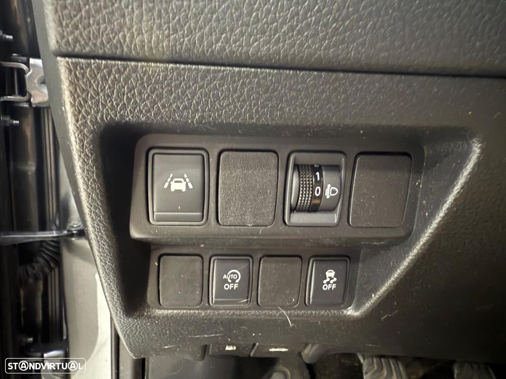 Nissan Qashqai 1.5 dCi N-Connecta 18 - 10