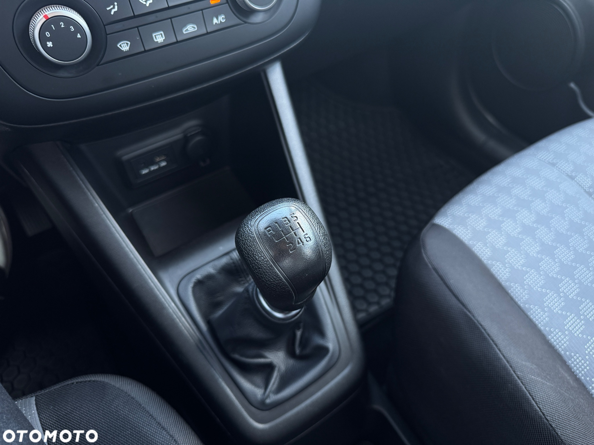 Kia Venga 1.6 M - 26
