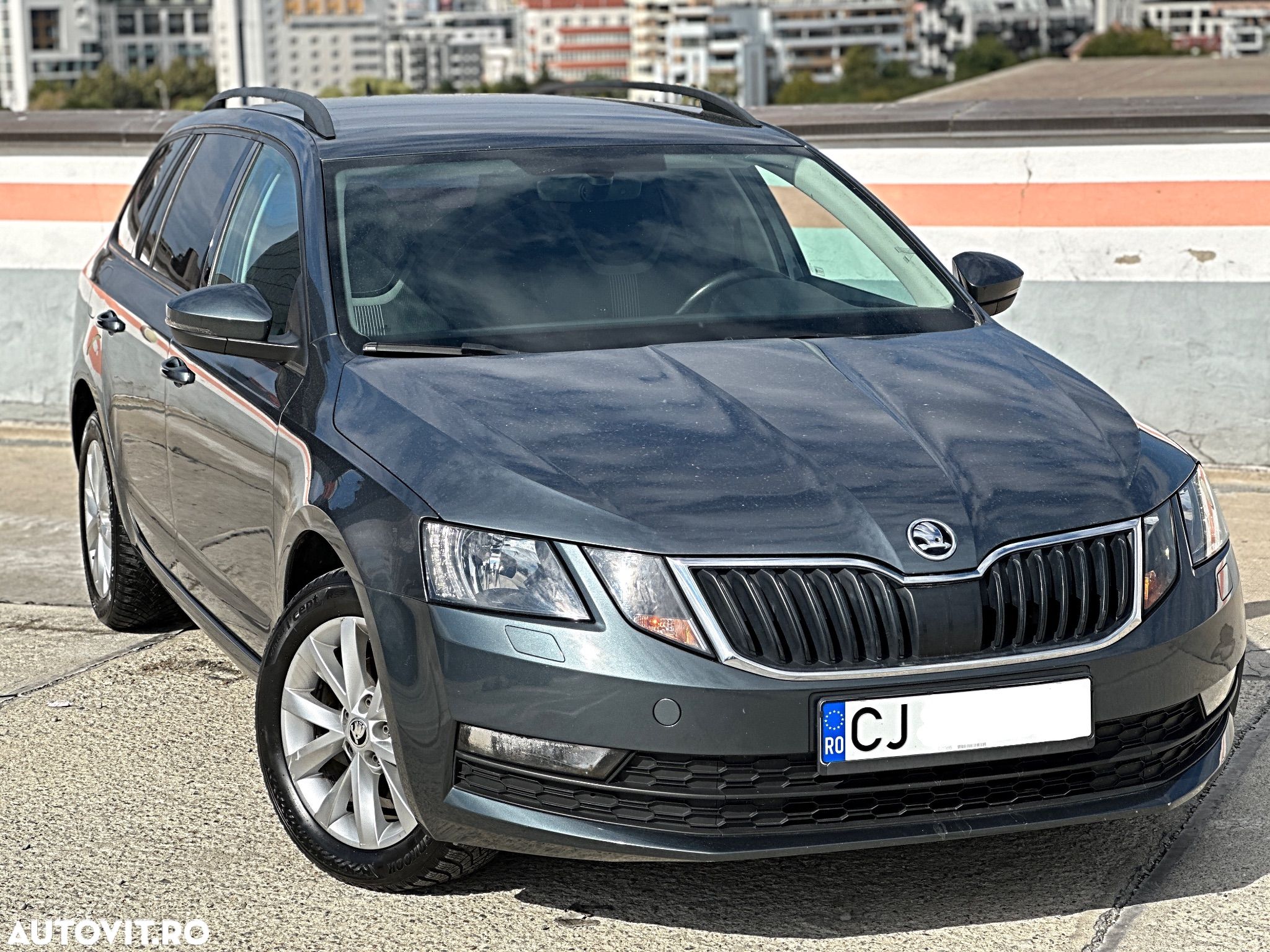 Skoda Octavia Combi Diesel 1.6 TDI DSG Style - 1