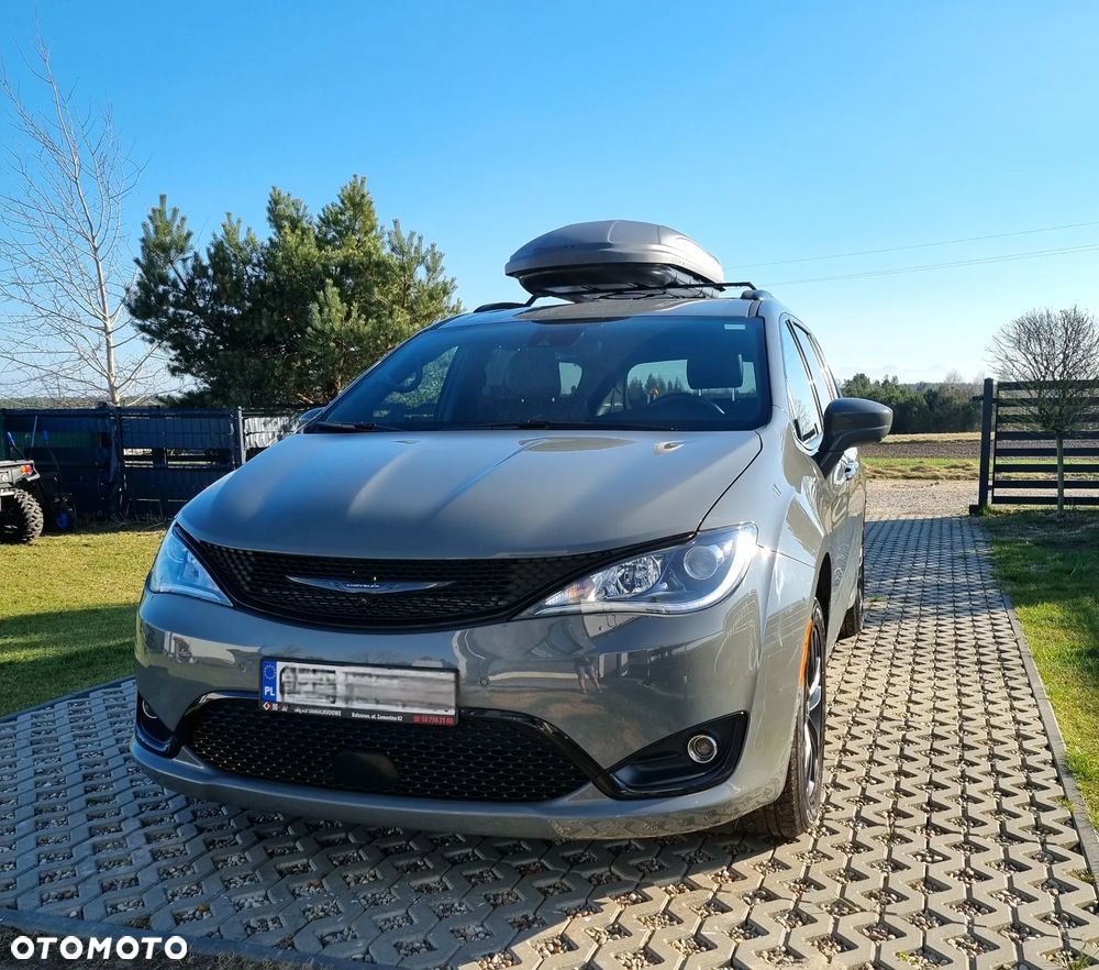 Chrysler Pacifica - 1