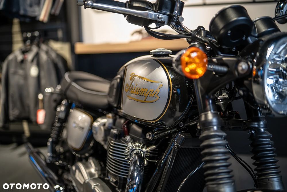 Triumph Bonneville - 21