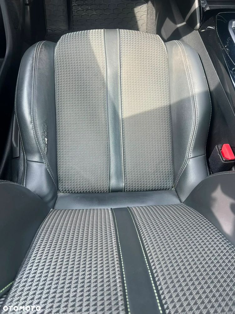 Peugeot 2008 1.2 PureTech GT Line S&S EAT8 - 32