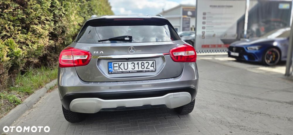 Mercedes-Benz GLA - 12
