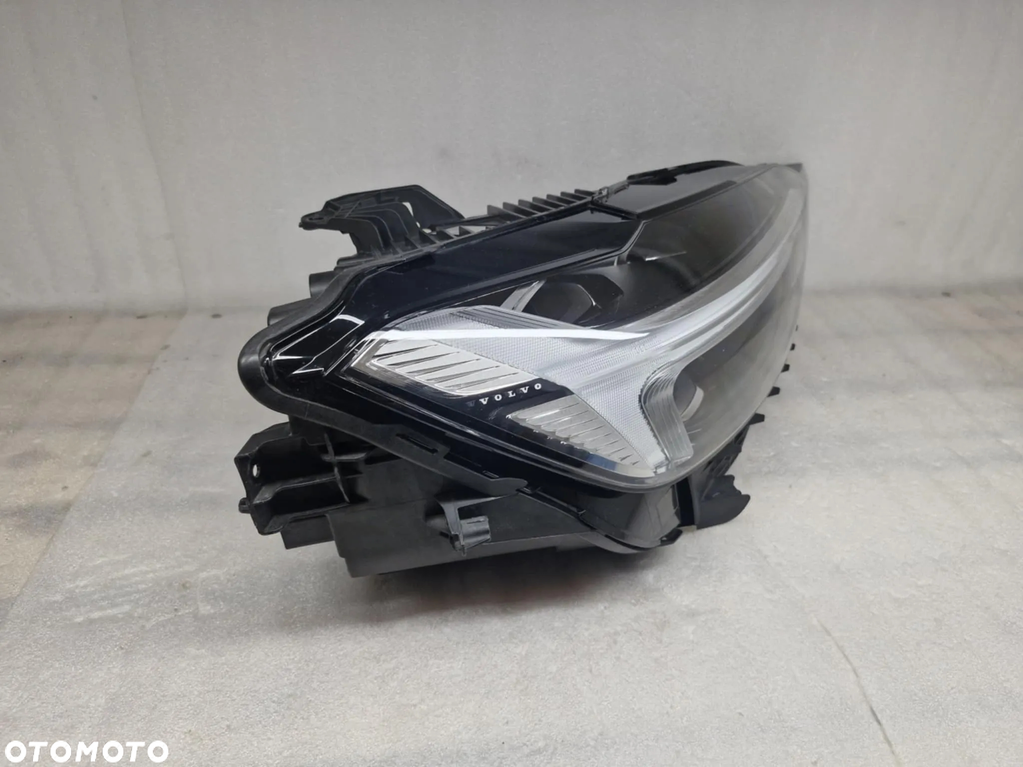 VOLVO XC60 II MID LED LAMPA LEWA/PRAWA PRZÓD 32337374/32337375 KOMPLET - 9