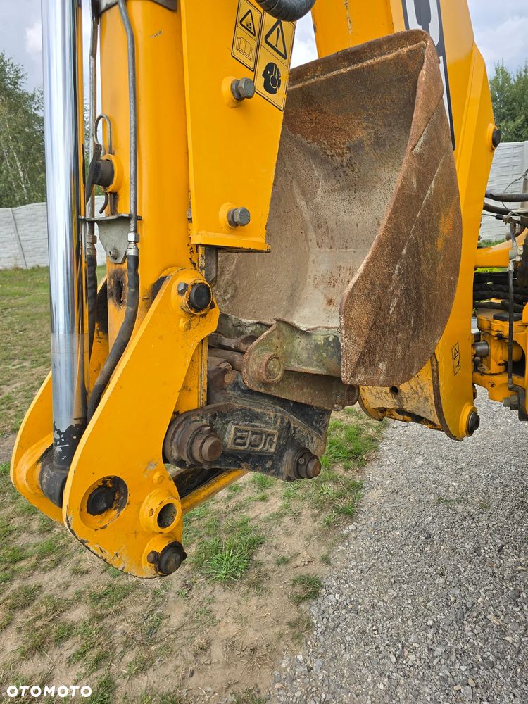 JCB - 8