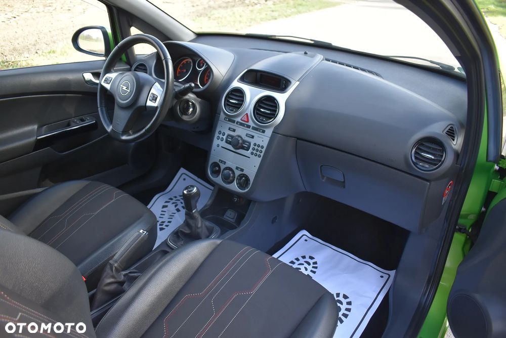 Opel Corsa 1.4 16V Edition - 32