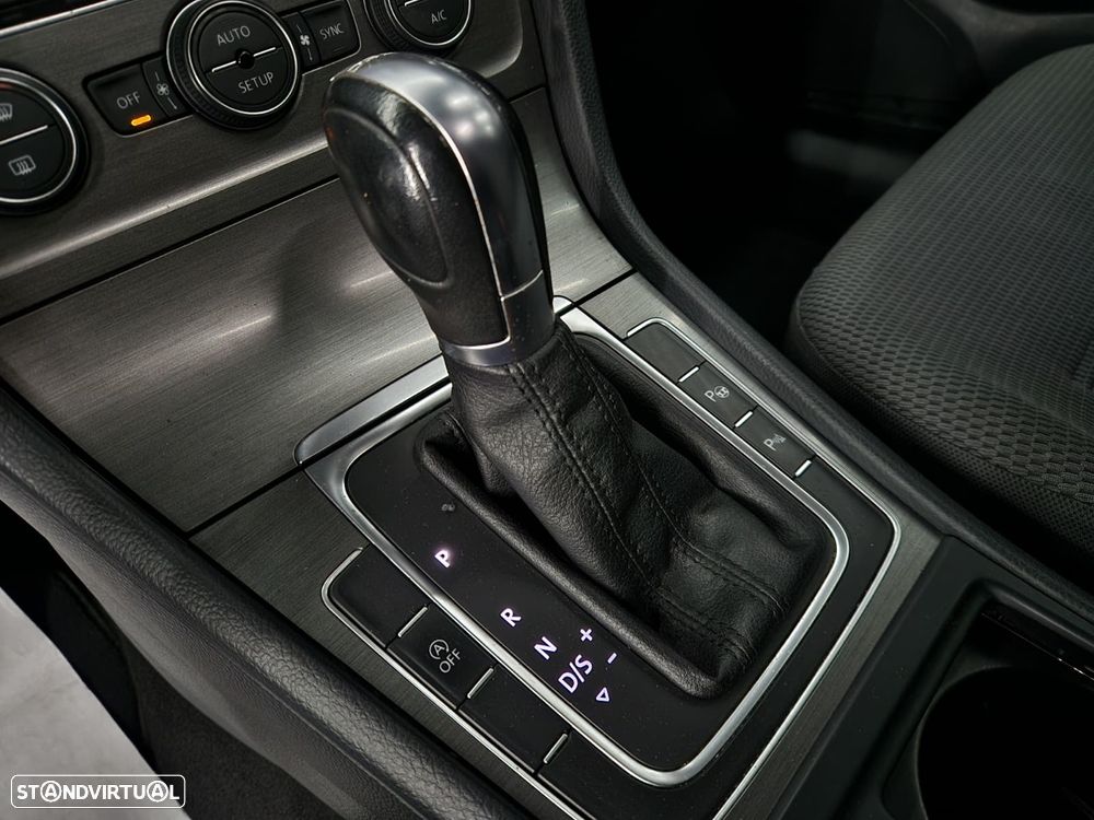 VW Golf 1.6 TDi Confortline DSG - 11