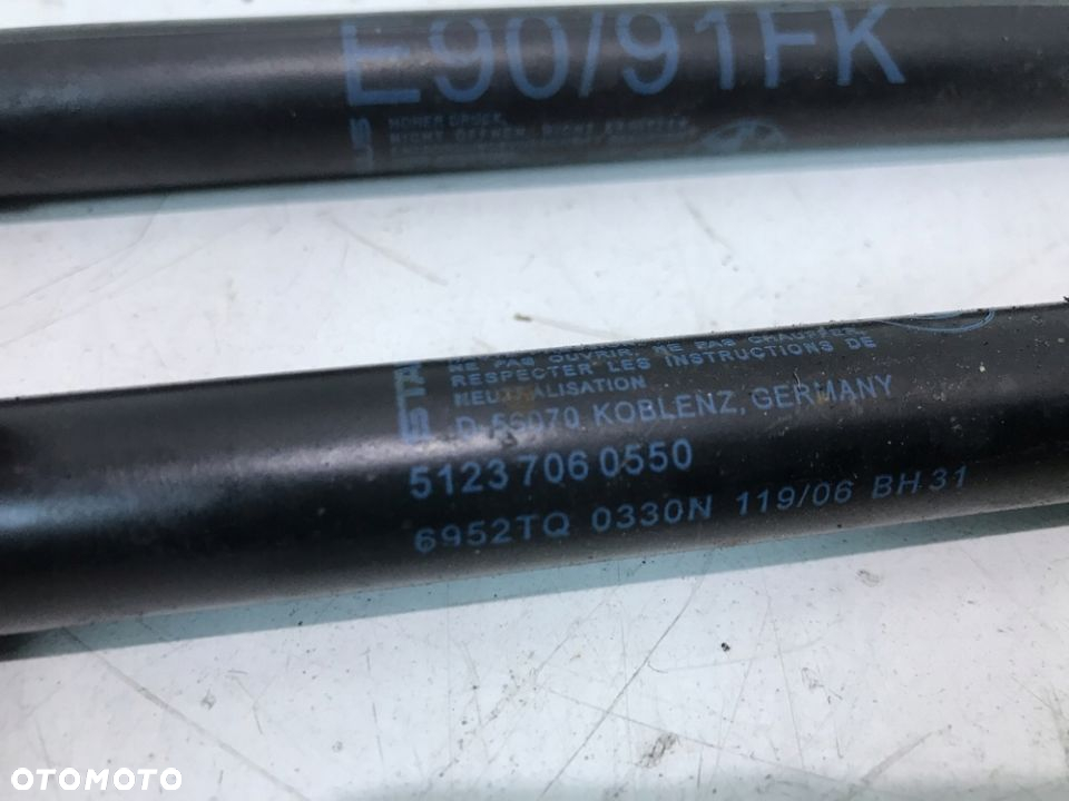 SIŁOWNIKI MASKI PRZEDNIEJ 7060550 KOMPLET BMW E90 - 3
