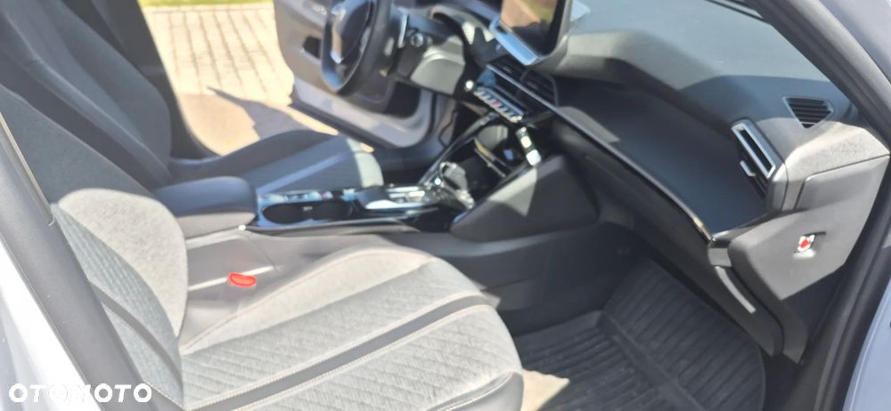 Peugeot 2008 1.2 PureTech Allure Pack S&S EAT8 - 6