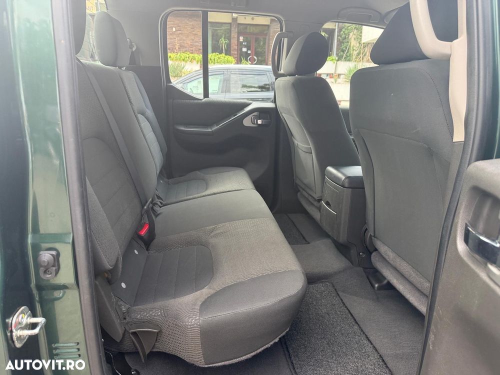 Nissan Navara 2.5 dCi DPF 4X4 Double Cab LE - 13
