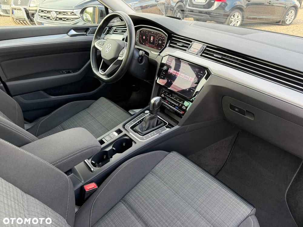 Volkswagen Passat - 12