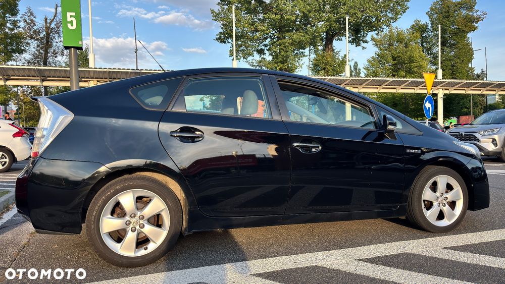 Toyota Prius 1.8 HSD Premium - 17