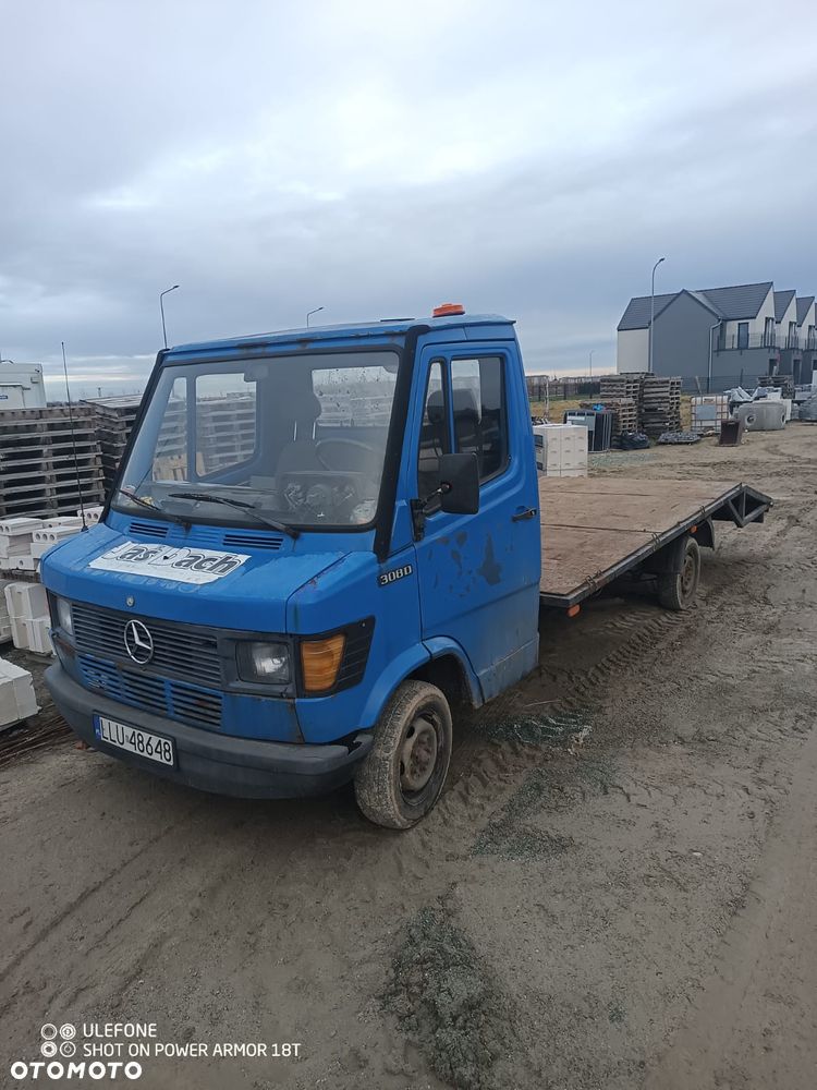 Mercedes-Benz - 4