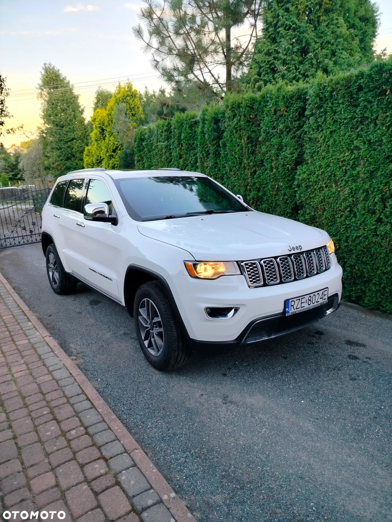 Jeep Grand Cherokee - 14