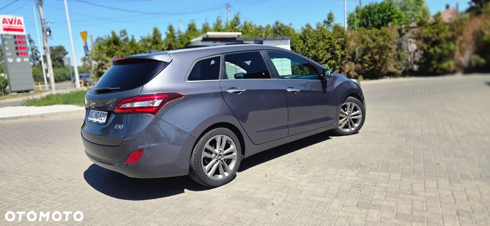 Hyundai i30 blue Kombi 1.6 GDi YES Gold - 14