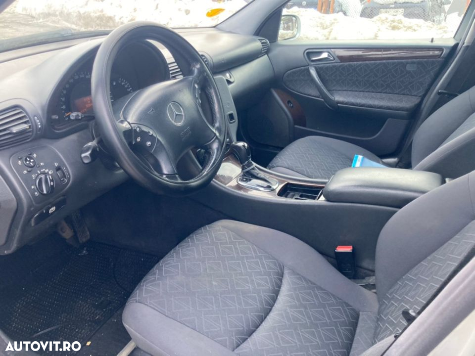 Dezmembrez Mercedes Benz Combi C220 W203 646.963 - 3