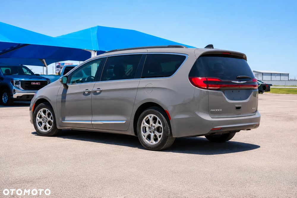 Chrysler Pacifica - 4
