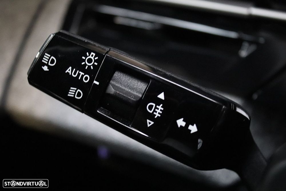 Peugeot 3008 1.2 Hybrid Allure e-DCS6 - 19