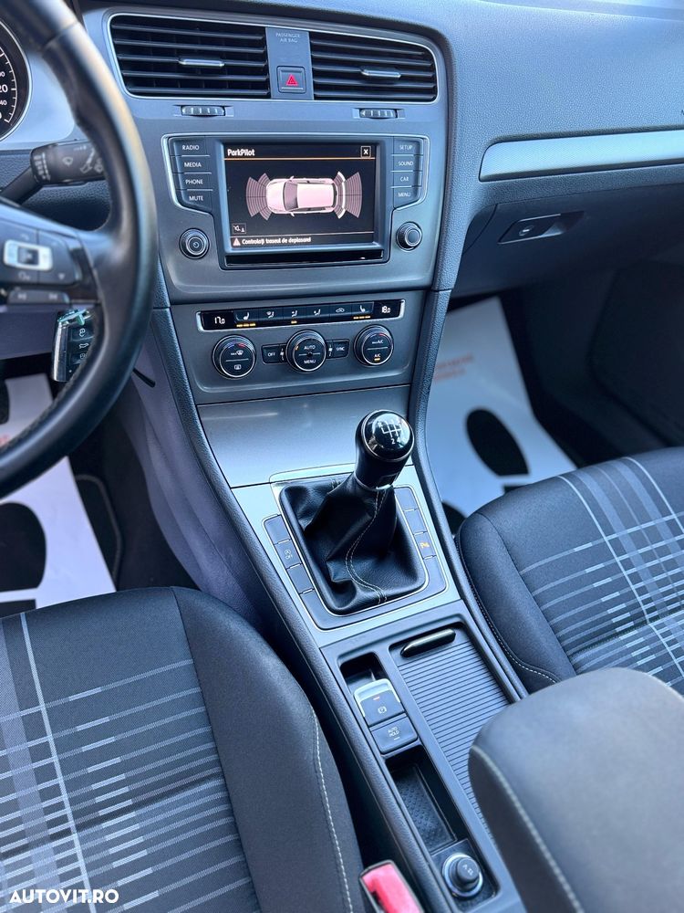 Volkswagen Golf - 11