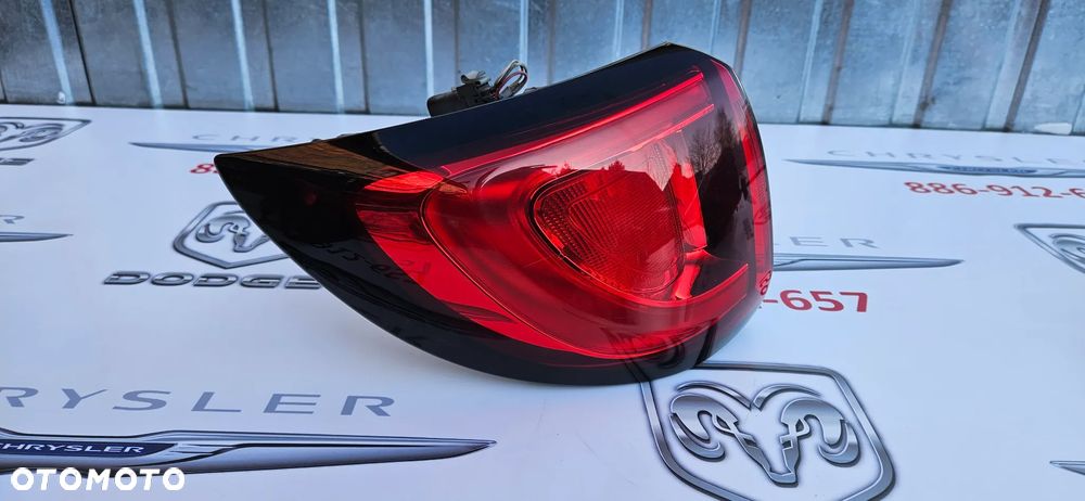 Chrysler Pacifica 2016- Lampa tył prawy Lampa tylna prawa P68229026AF Lampa tył lewy Lampa tylna lewa P68229027AF  LED IDEALNE - 5