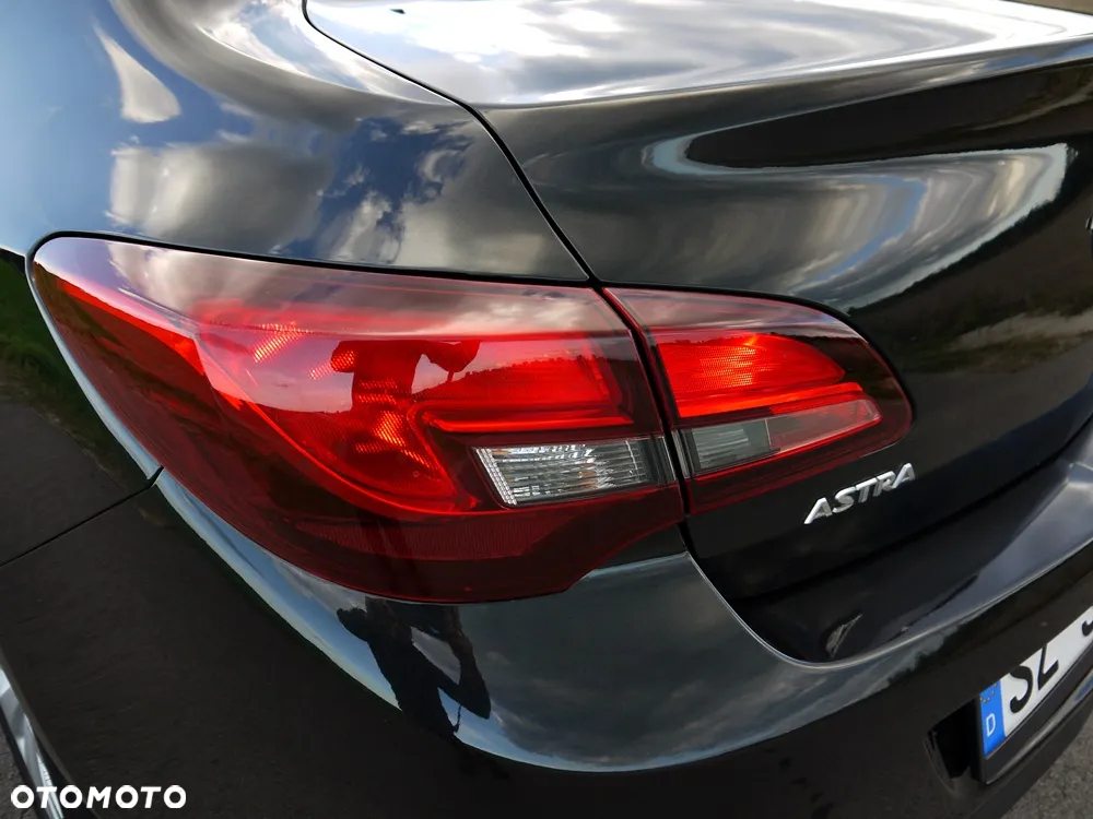 Opel Astra IV 1.4 T Executive - 38
