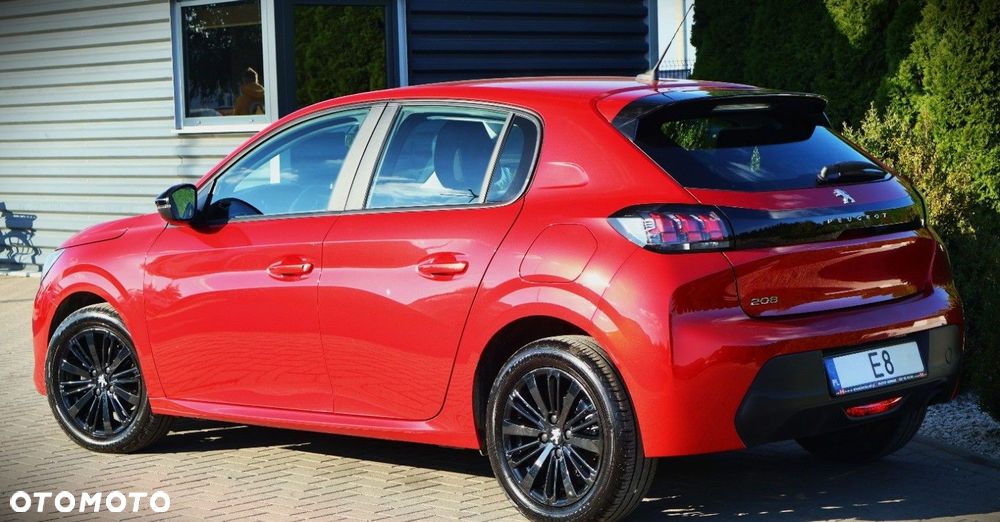 Peugeot 208 - 8