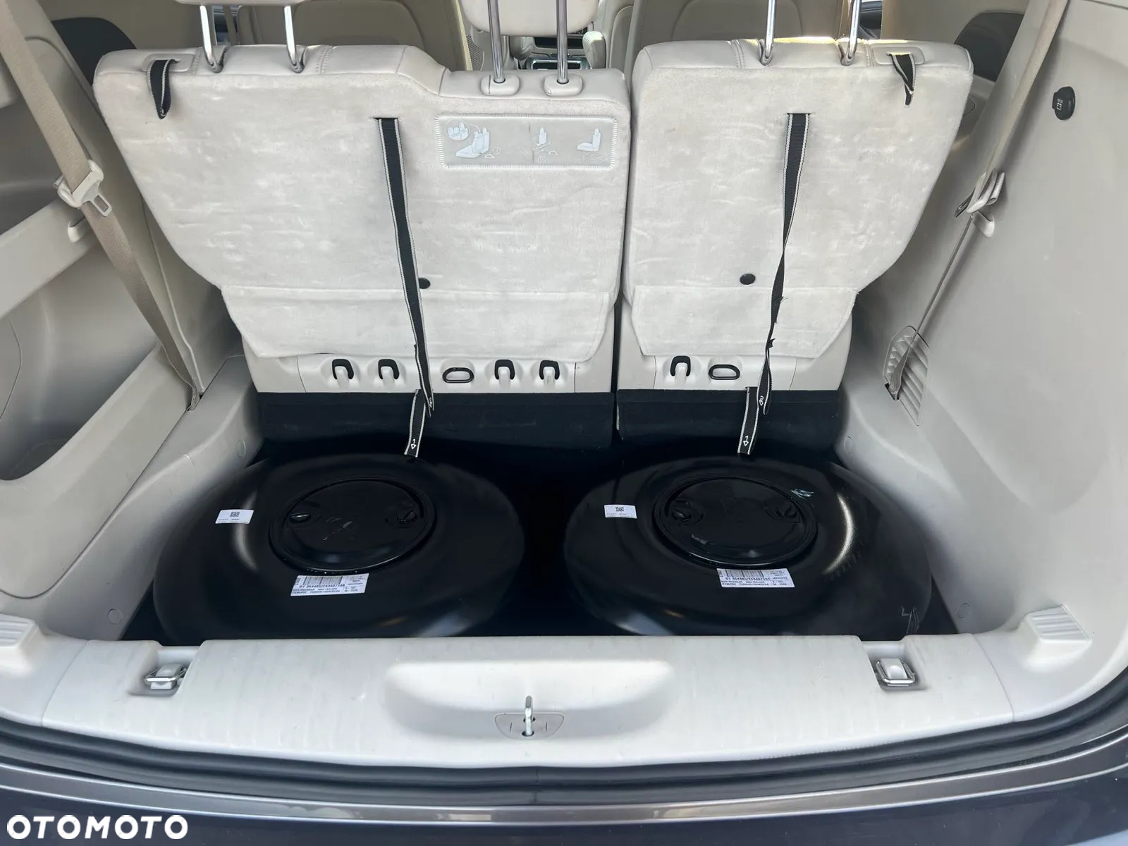 Chrysler Pacifica - 2