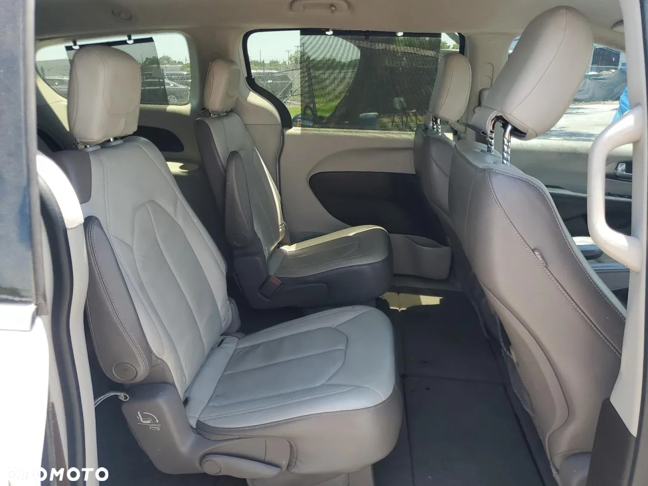 Chrysler Pacifica - 11