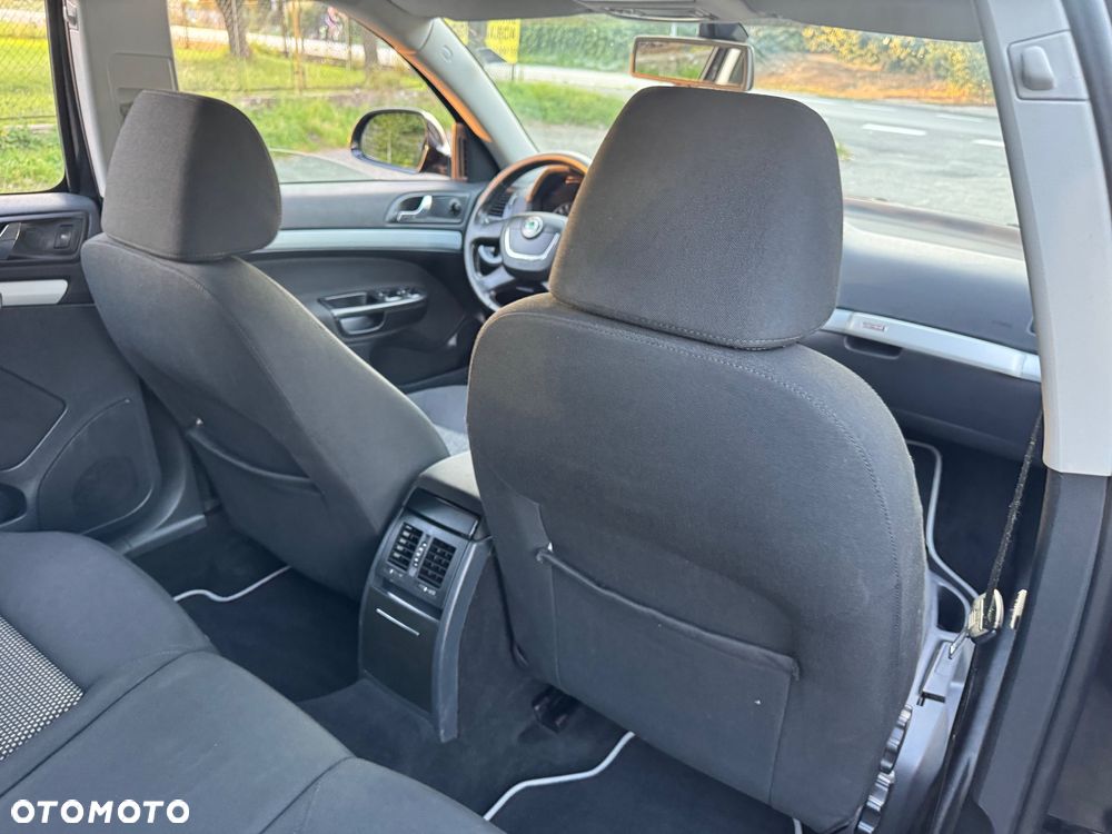 Skoda Octavia Combi 2.0 TDI DPF Scout 4x4 - 23