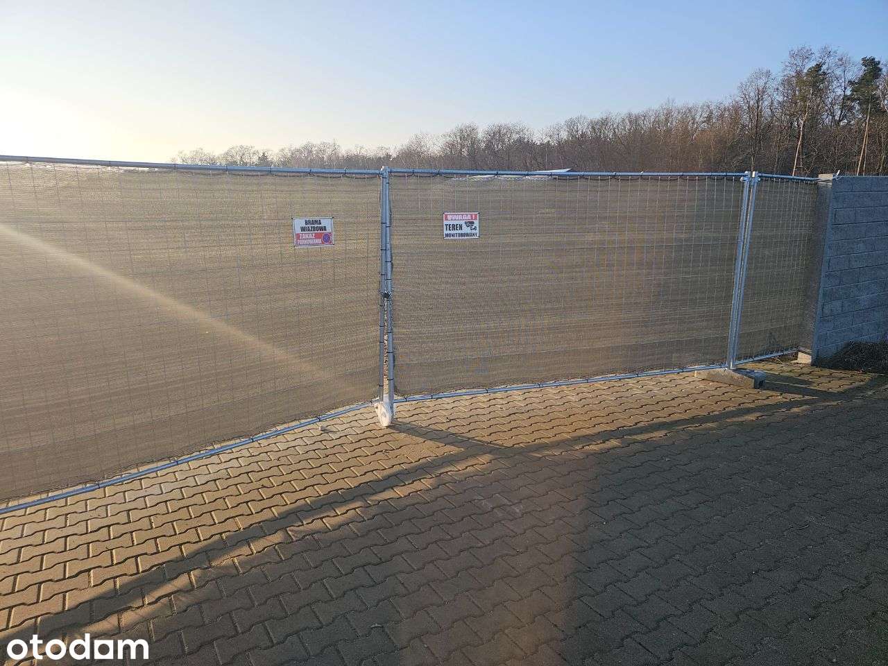 Plac na wynajem. Monitoring i Oświetlenie w cenie. - Pełny obrazek: 2/5