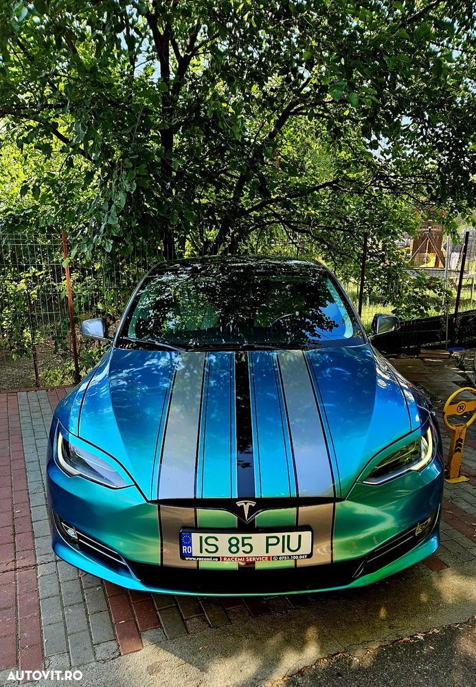 Tesla Model S - 5